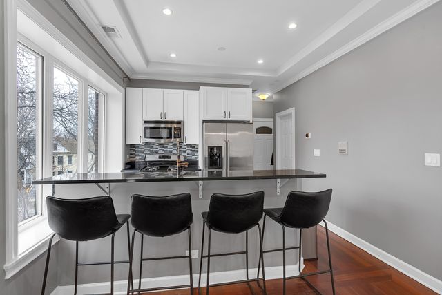 3435 W Sunnyside Avenue 3W, Chicago, IL 60625