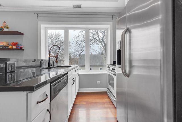 3435 W Sunnyside Avenue 3W, Chicago, IL 60625