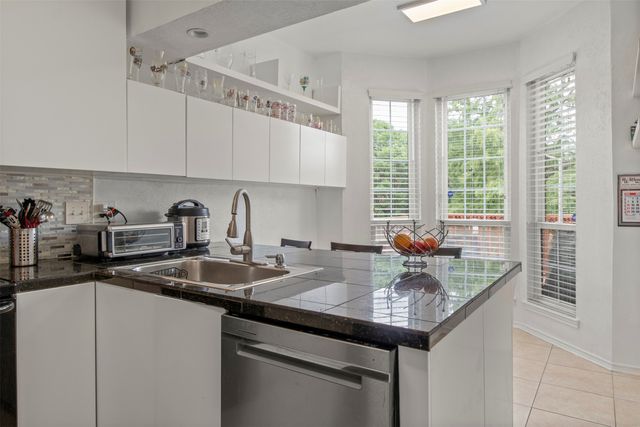215 Cimarron Trail 1, Irving, TX 75063