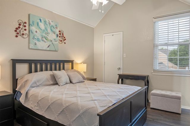 215 Cimarron Trail 1, Irving, TX 75063