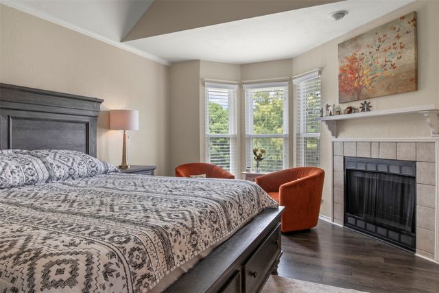 215 Cimarron Trail 1, Irving, TX 75063