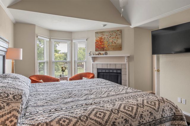 215 Cimarron Trail 1, Irving, TX 75063
