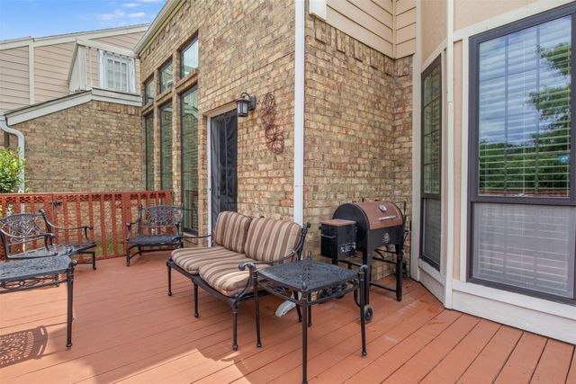 215 Cimarron Trail 1, Irving, TX 75063