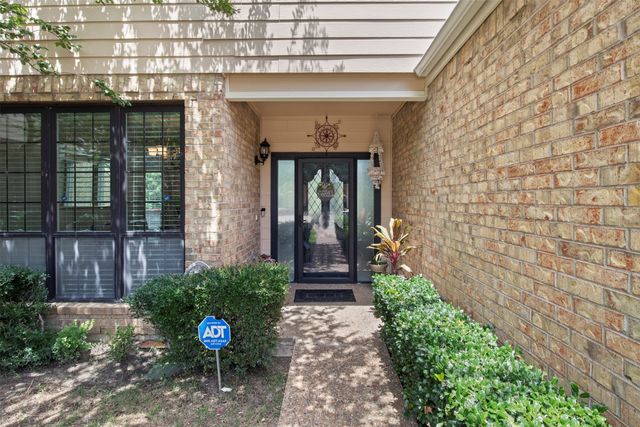 215 Cimarron Trail 1, Irving, TX 75063