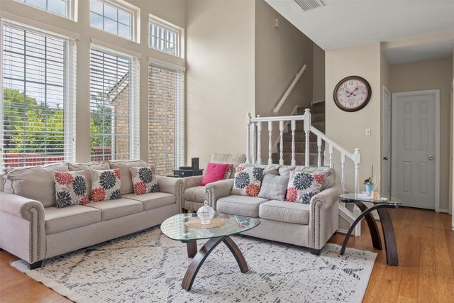 215 Cimarron Trail 1, Irving, TX 75063