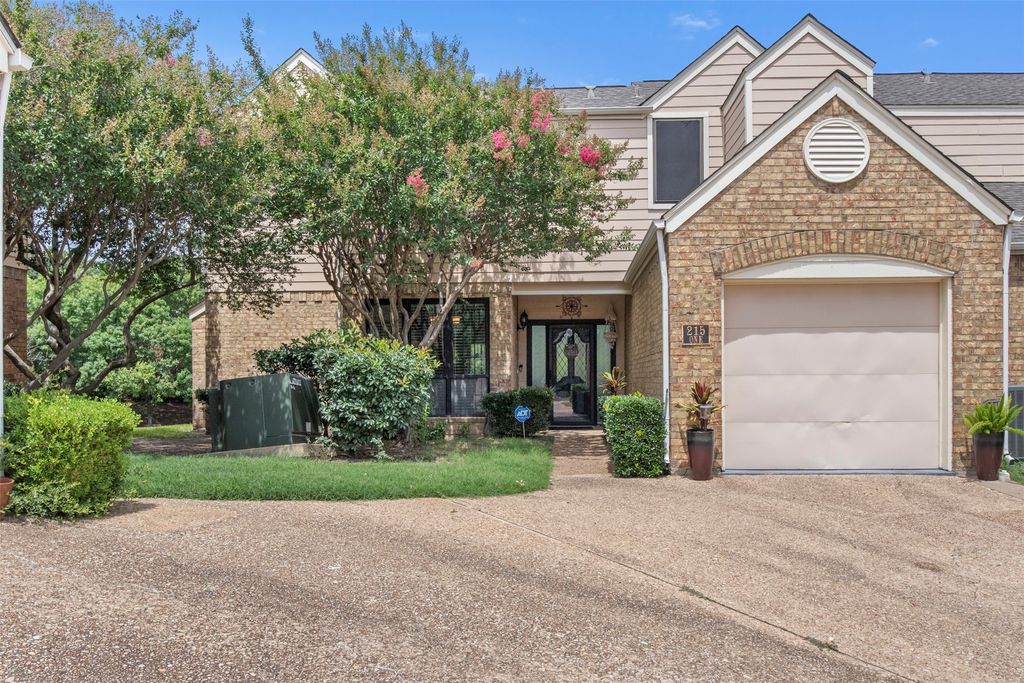 215 Cimarron Trail 1, Irving, TX 75063