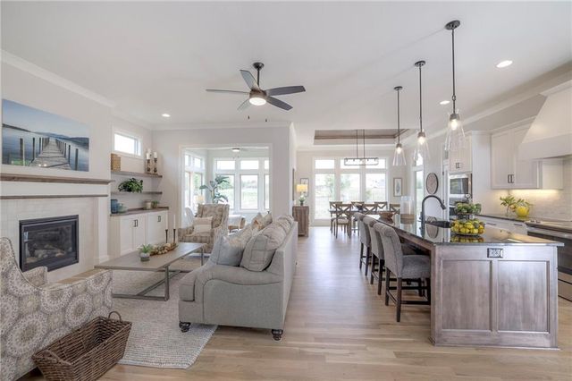 13829 Westgate Street, Overland Park, KS 66221