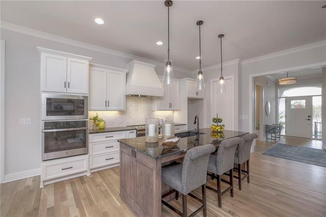 13829 Westgate Street, Overland Park, KS 66221