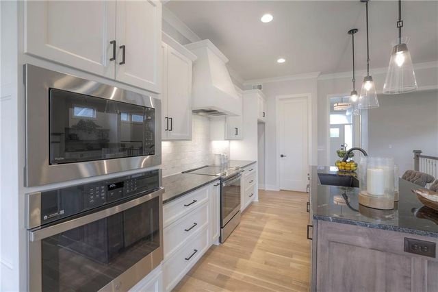 13829 Westgate Street, Overland Park, KS 66221