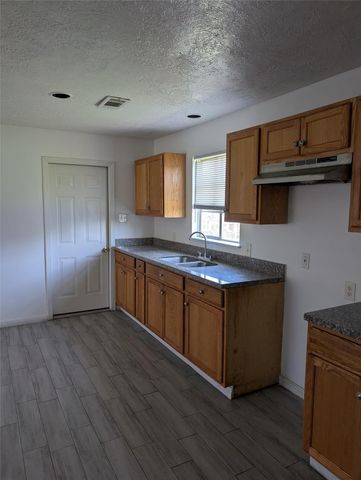 109 E Parker Road, Houston, TX 77076