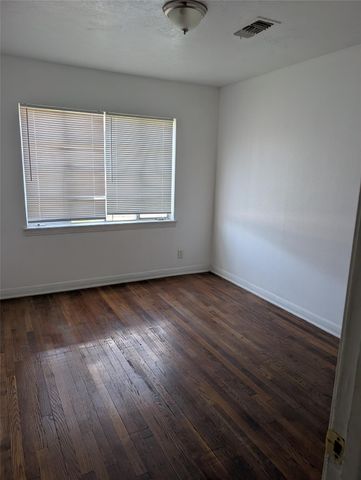 109 E Parker Road, Houston, TX 77076