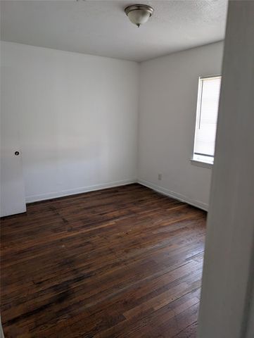 109 E Parker Road, Houston, TX 77076