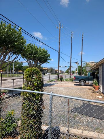109 E Parker Road, Houston, TX 77076