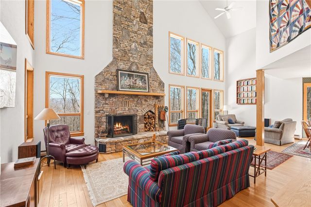 2090 Oak Ridge Dr, Saltlick Twp, PA 15622