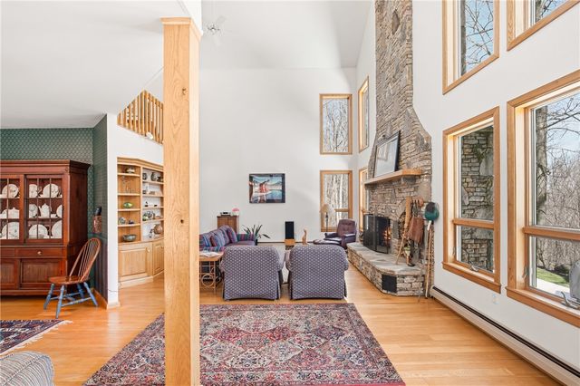 2090 Oak Ridge Dr, Saltlick Twp, PA 15622