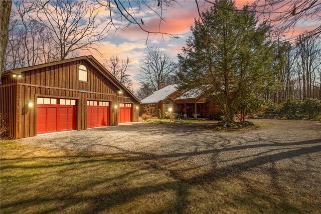 2090 Oak Ridge Dr, Saltlick Twp, PA 15622