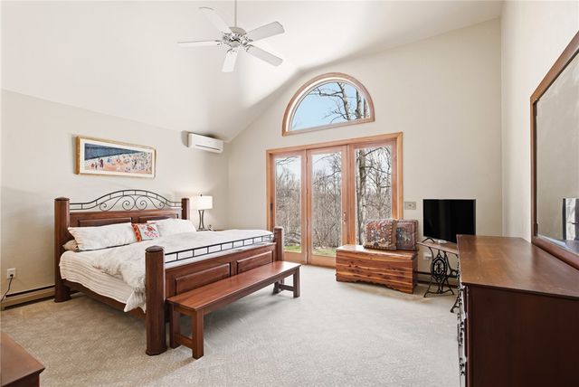 2090 Oak Ridge Dr, Saltlick Twp, PA 15622