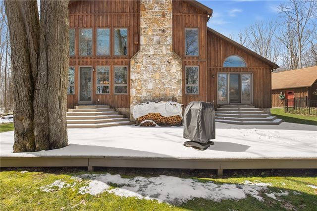 2090 Oak Ridge Dr, Saltlick Twp, PA 15622