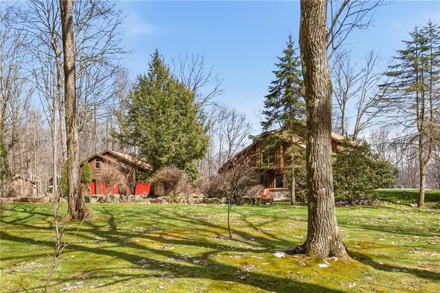 2090 Oak Ridge Dr, Saltlick Twp, PA 15622