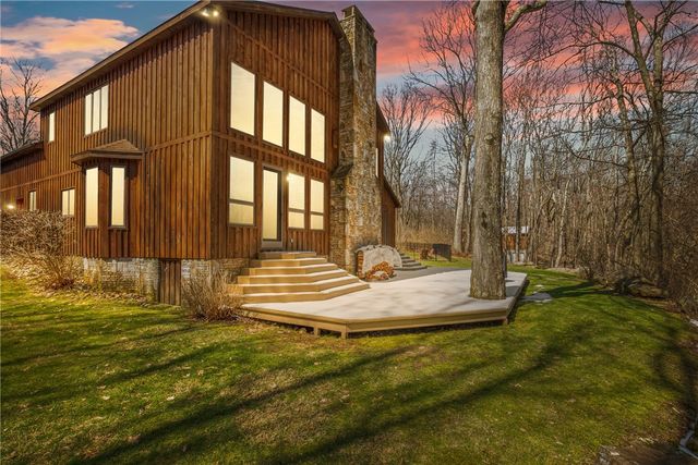 2090 Oak Ridge Dr, Saltlick Twp, PA 15622