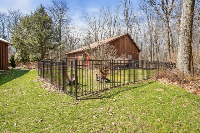 2090 Oak Ridge Dr, Saltlick Twp, PA 15622