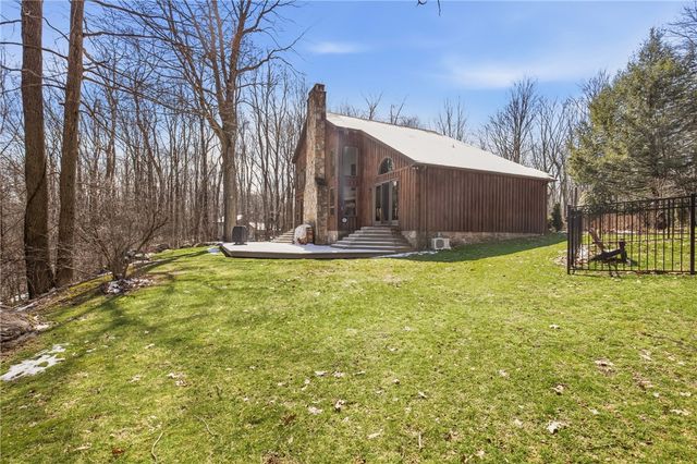 2090 Oak Ridge Dr, Saltlick Twp, PA 15622