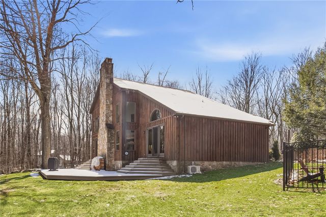 2090 Oak Ridge Dr, Saltlick Twp, PA 15622