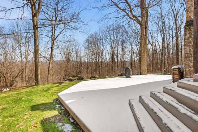 2090 Oak Ridge Dr, Saltlick Twp, PA 15622