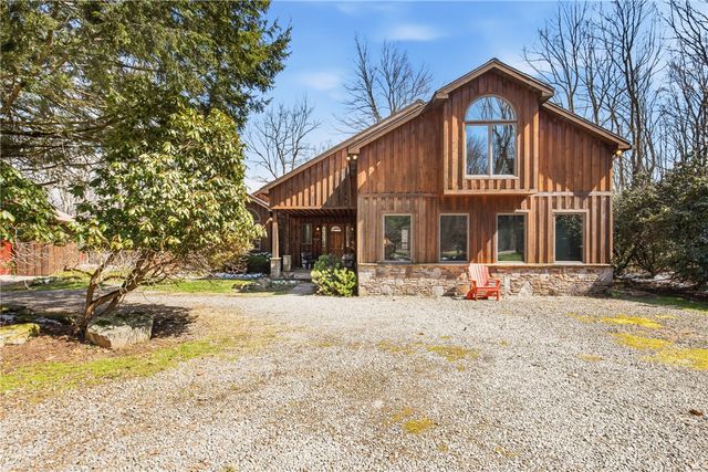 2090 Oak Ridge Dr, Saltlick Twp, PA 15622