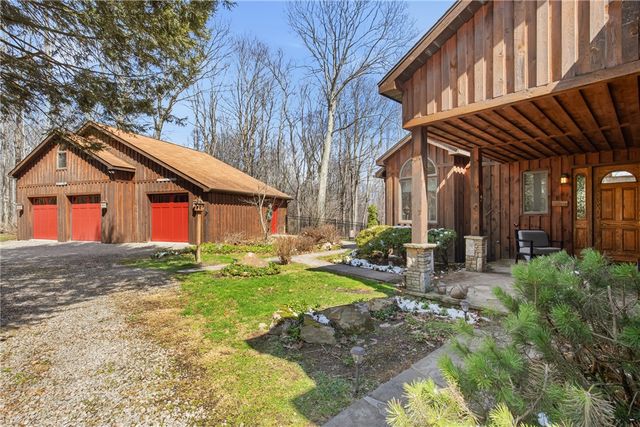 2090 Oak Ridge Dr, Saltlick Twp, PA 15622
