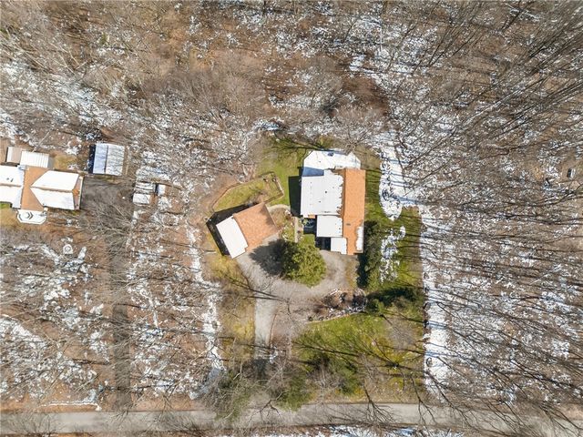 2090 Oak Ridge Dr, Saltlick Twp, PA 15622