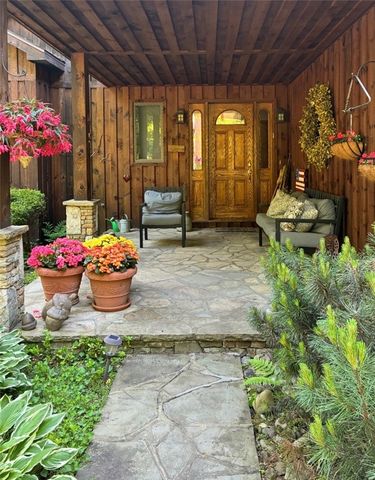 2090 Oak Ridge Dr, Saltlick Twp, PA 15622