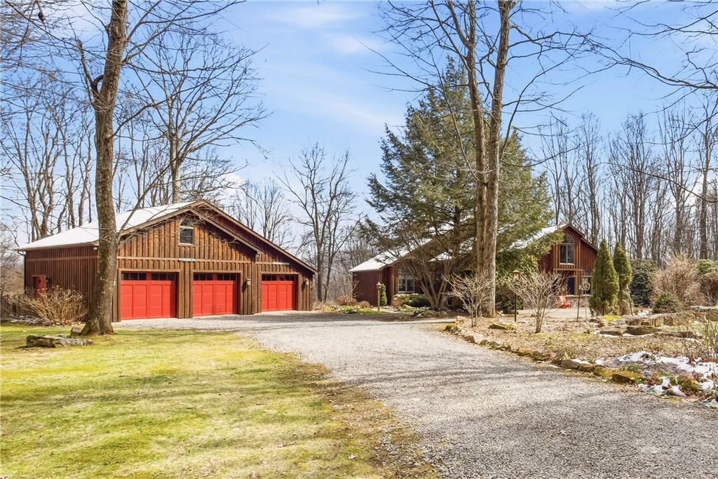 2090 Oak Ridge Dr, Saltlick Twp, PA 15622
