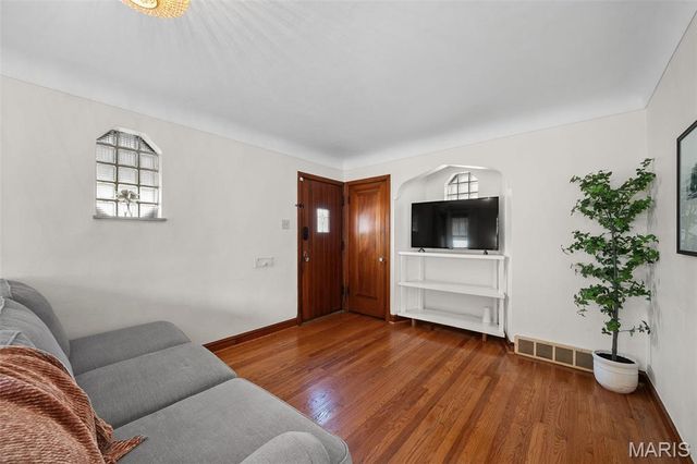 6622 Macklind Avenue, St Louis, MO 63109
