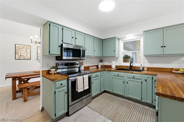 25726 Hidden Acres Drive, Westlake, OH 44145