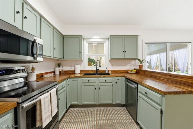 25726 Hidden Acres Drive, Westlake, OH 44145