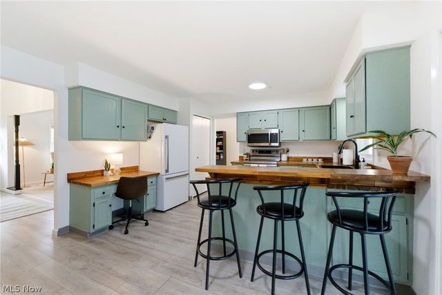 25726 Hidden Acres Drive, Westlake, OH 44145