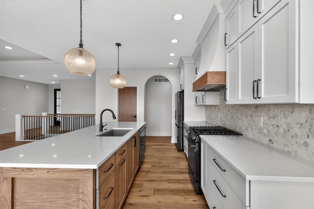 18048 Tanglewood Drive, Clive, IA 50325