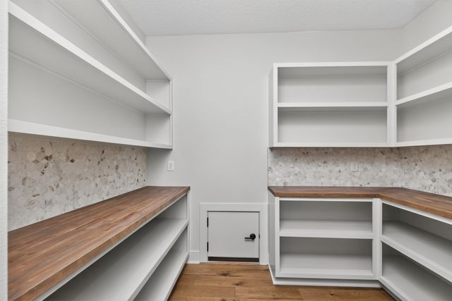 18048 Tanglewood Drive, Clive, IA 50325