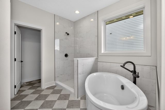 18048 Tanglewood Drive, Clive, IA 50325