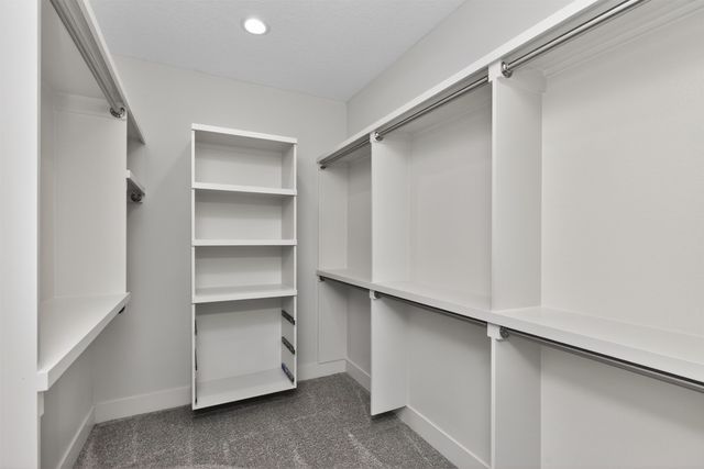 18048 Tanglewood Drive, Clive, IA 50325