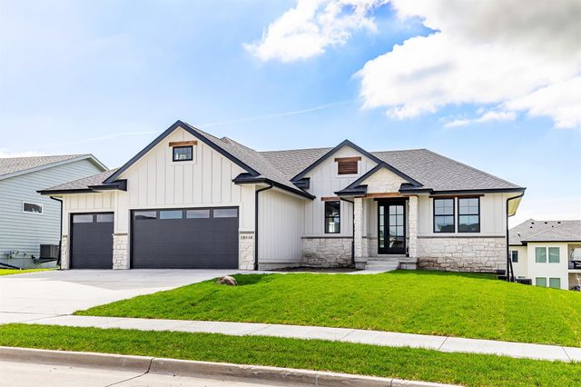 18048 Tanglewood Drive, Clive, IA 50325