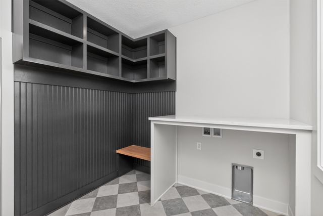 18048 Tanglewood Drive, Clive, IA 50325