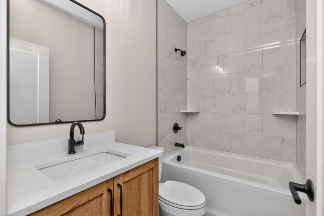 18048 Tanglewood Drive, Clive, IA 50325