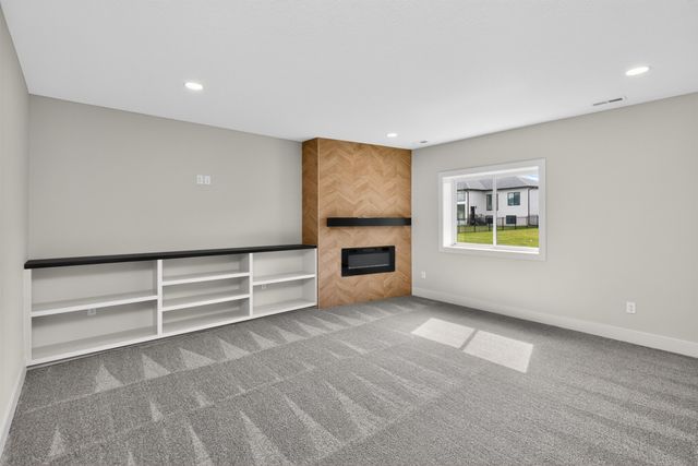 18048 Tanglewood Drive, Clive, IA 50325