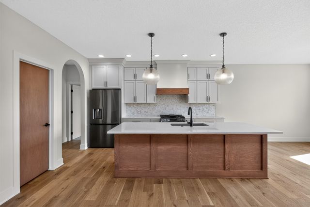 18048 Tanglewood Drive, Clive, IA 50325