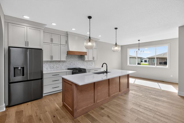 18048 Tanglewood Drive, Clive, IA 50325