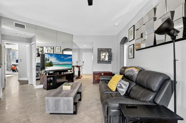 11011 Legacy Lane 105, Palm Beach Gardens, FL 33410