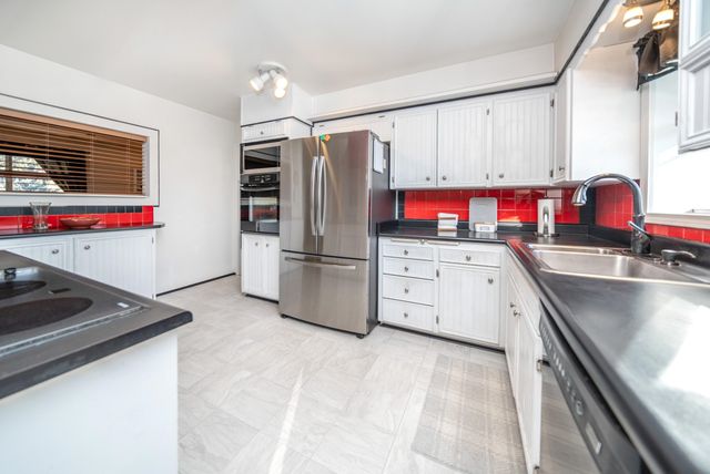 3732 E WESTWOOD Ave, Chattaroy, WA 99003