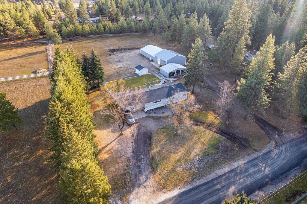 3732 E WESTWOOD Ave, Chattaroy, WA 99003